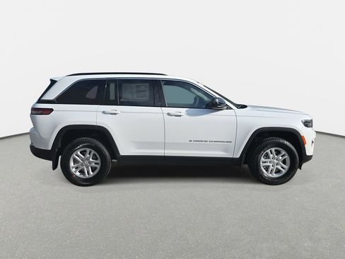 New 2025 Jeep Grand Cherokee Laredo w/ MOPAR Finishing Package image 4