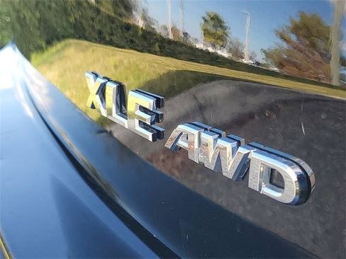 Used 2018 Toyota Highlander XLE image 6