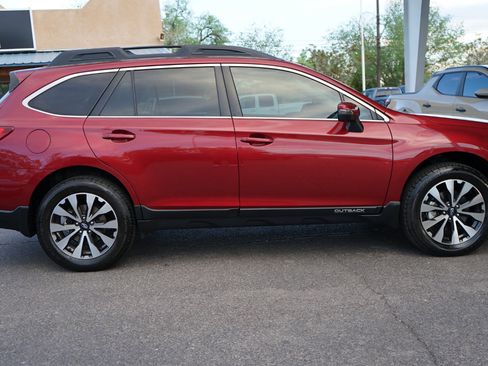 Used 2016 Subaru Outback 2.5i Limited image 2
