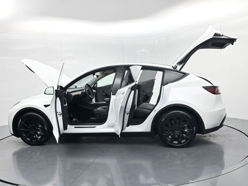 Used 2021 Tesla Model Y Long Range AWD/4WD image 54