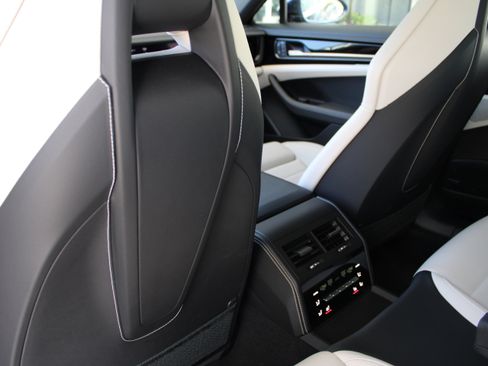 Certified 2024 Porsche Panamera 4 image 28