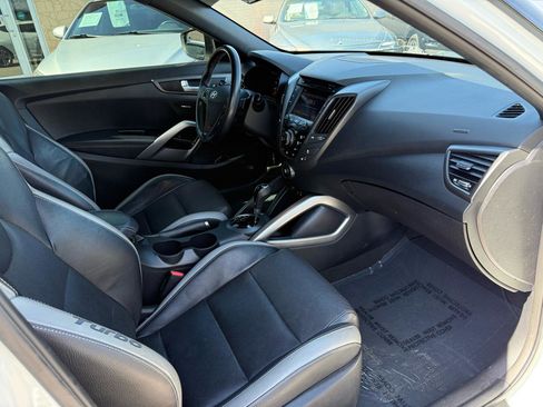 Used 2016 Hyundai Veloster Turbo image 18