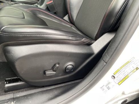 Used 2022 Jeep Cherokee Trailhawk image 9