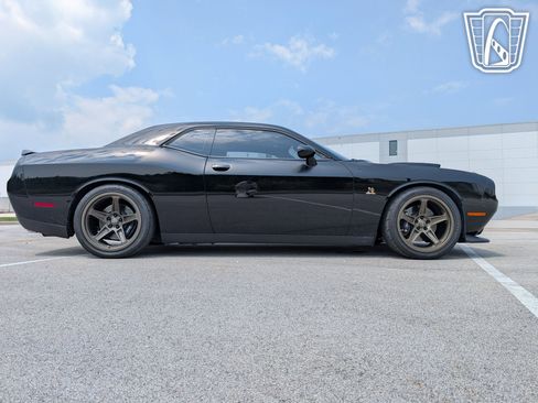 Used 2016 Dodge Challenger R/T Scat Pack w/ Leather Interior Group image 19