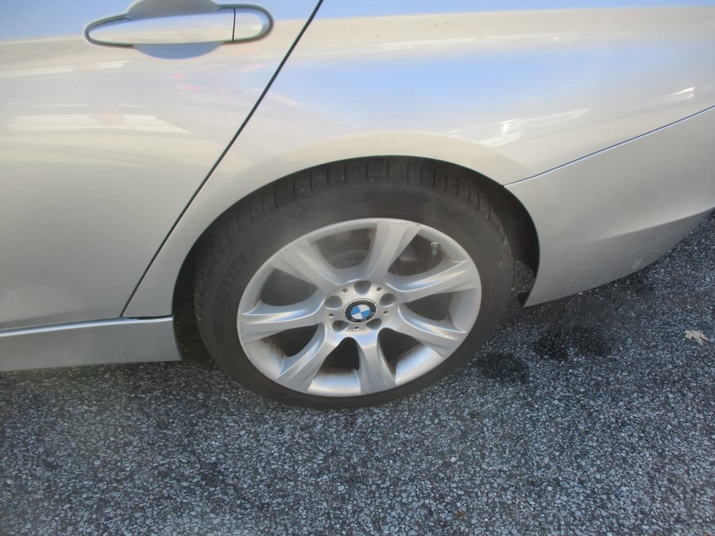 Used 2015 BMW 320i xDrive Sedan AWD/4WD image 4