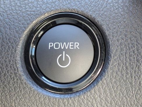 Used 2025 Toyota Camry SE image 25