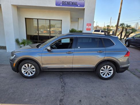 Used 2018 Volkswagen Tiguan SE w/ Front Fog Lights Package image 2