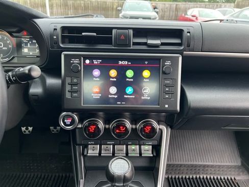 Used 2024 Toyota GR86 Premium w/ Performance Package image 23