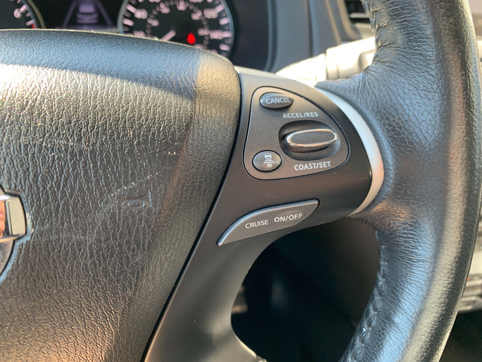 Used 2020 Nissan Pathfinder SL AWD/4WD image 18