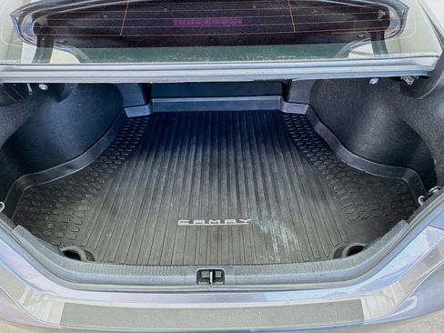 Used 2018 Toyota Camry SE w/ Convenience Package image 16