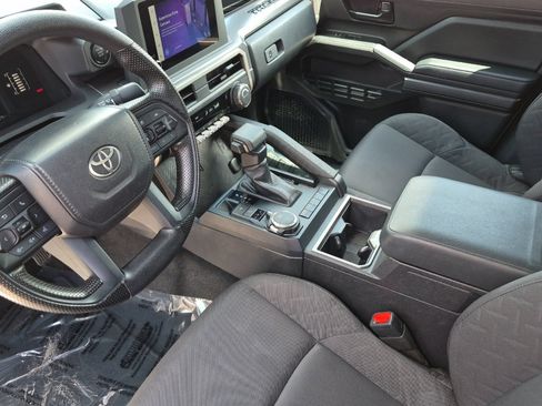 Certified 2025 Toyota Tacoma SR5 AWD/4WD image 9
