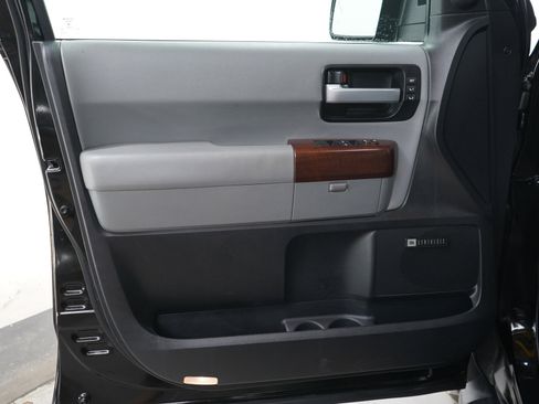 Used 2017 Toyota Sequoia Platinum AWD/4WD image 22