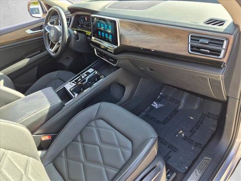 Used 2024 Volkswagen Atlas SE w/ Black Wheel Package FWD image 20