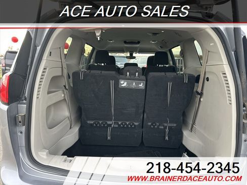 Used 2018 Chrysler Pacifica Touring Plus w/ Tire & Wheel Group image 7