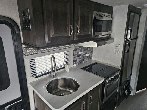 Used 2021 Ford E-350 and Econoline 350 Super Duty w/ Motorhome Prep Package image 9