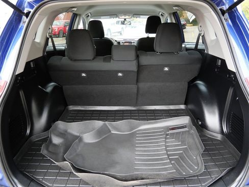 Used 2015 Toyota RAV4 LE image 10