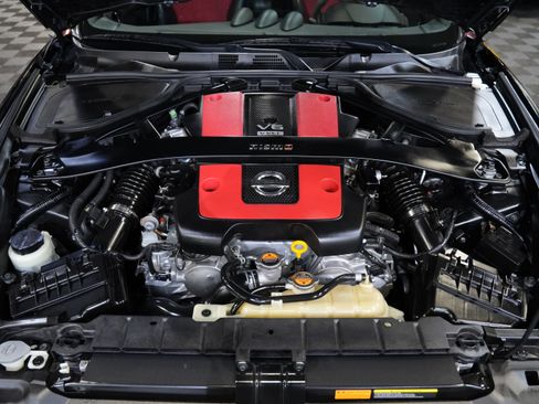 Used 2018 Nissan 370Z NISMO RWD image 41