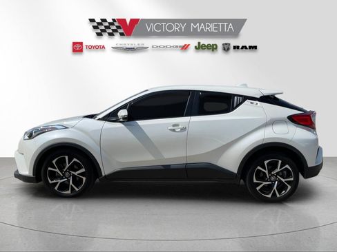 Used 2019 Toyota C-HR XLE FWD image 2