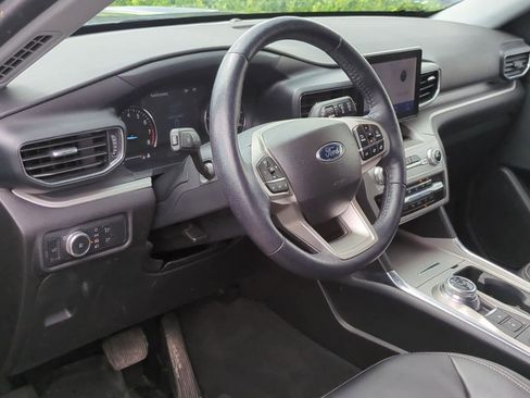 Used 2022 Ford Explorer XLT w/ Equipment Group 202A image 10