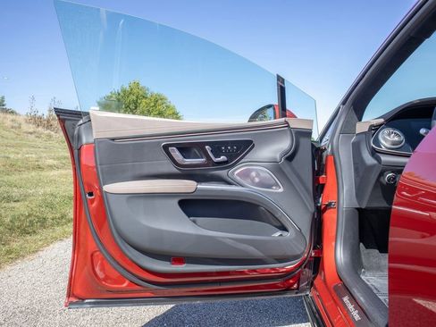 Used 2023 Mercedes-Benz EQS 580 4MATIC Sedan image 18