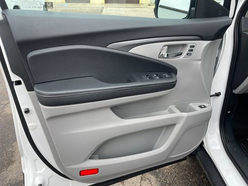 Used 2025 Honda Ridgeline RTL image 11