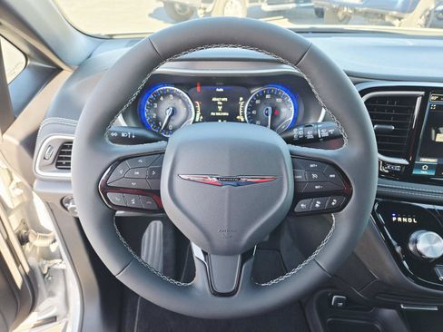 New 2026 Chrysler Pacifica Select w/ S Appearance Package FWD image 22