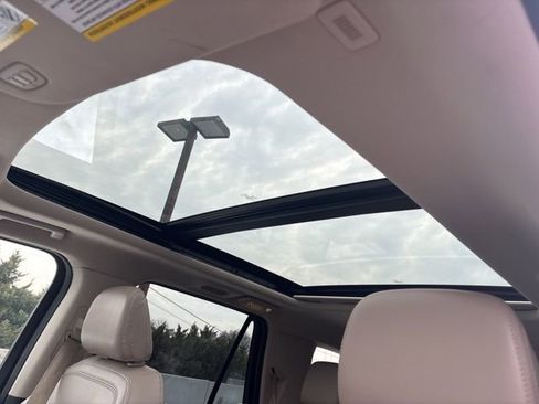 Used 2024 Ford Expedition Limited image 6