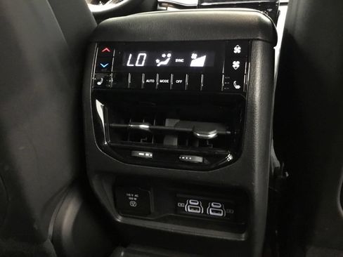 Used 2023 Jeep Grand Cherokee L Limited w/ Luxury Tech Group II AWD/4WD image 20