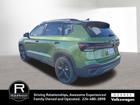 New 2026 Volkswagen Taos SE image 6