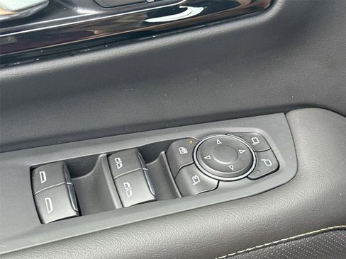Used 2026 Chevrolet Suburban Premier AWD/4WD image 23