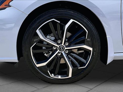 Used 2026 Nissan Altima 2.5 SR FWD image 11
