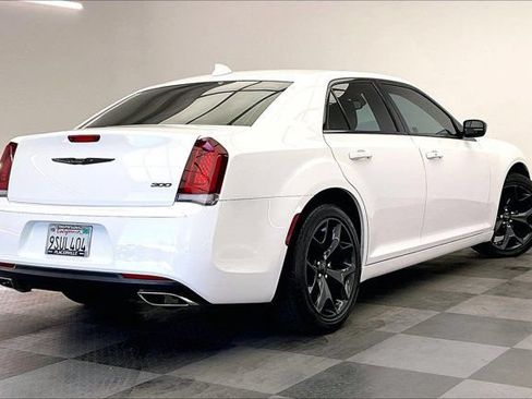 Used 2023 Chrysler 300 Touring w/ Sport Appearance Package RWD image 13