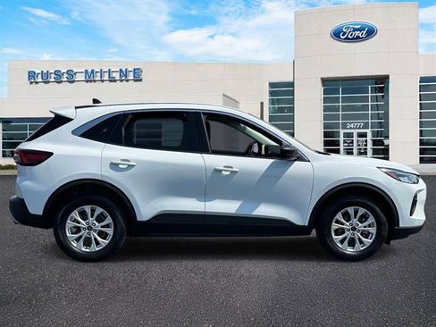 Used 2023 Ford Escape Active w/ Tech Pack #1 AWD/4WD image 2