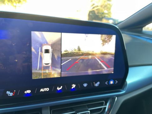 Used 2025 Chevrolet Equinox EV LT w/ Convenience Package image 22