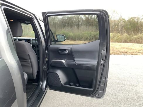 Used 2017 Toyota Tacoma 4x4 Double Cab image 29