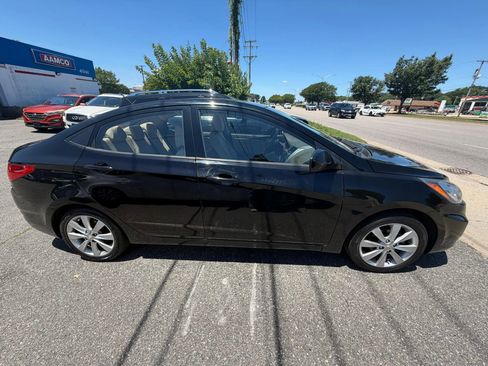 Used 2013 Hyundai Accent GLS w/ Premium Pkg FWD image 7