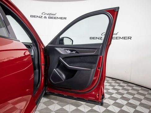 Used 2021 Jaguar F-PACE SVR image 16