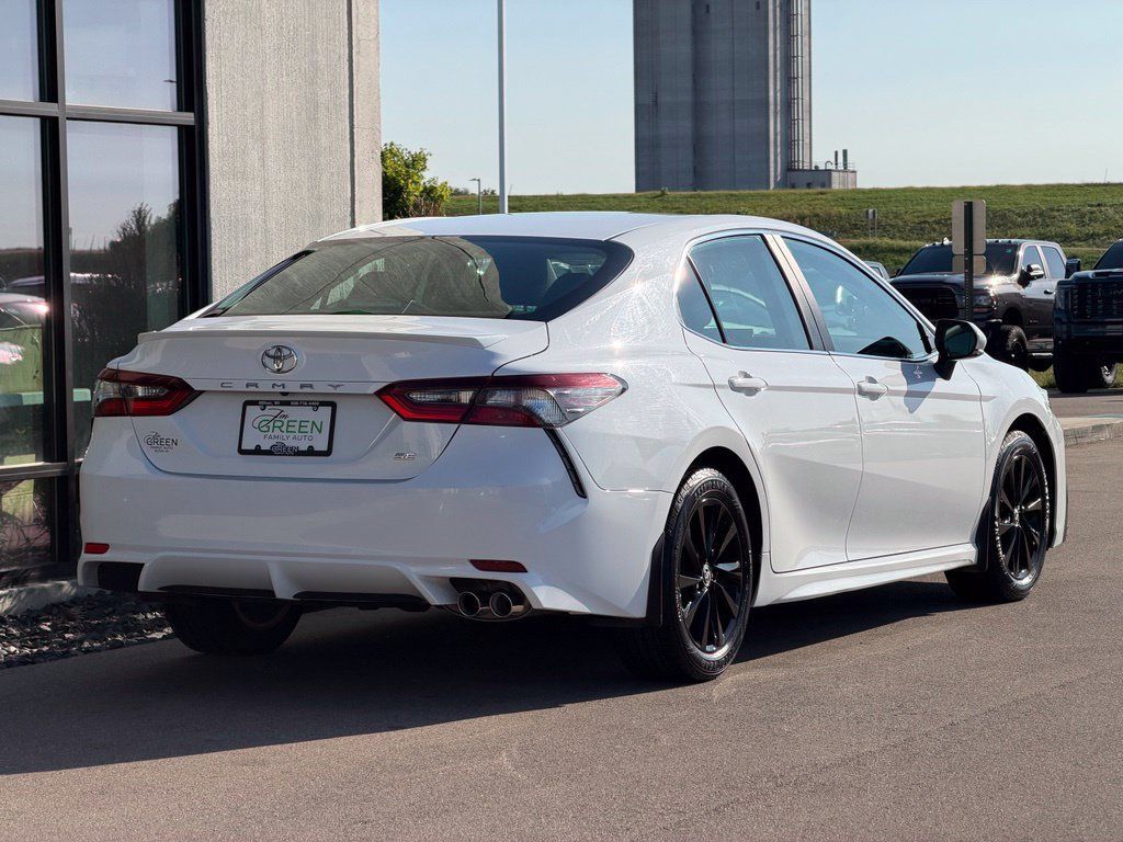 Used 2024 Toyota Camry SE FWD image 5
