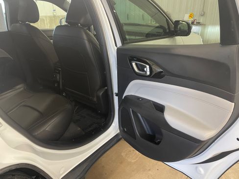 Used 2024 Jeep Compass Limited image 27