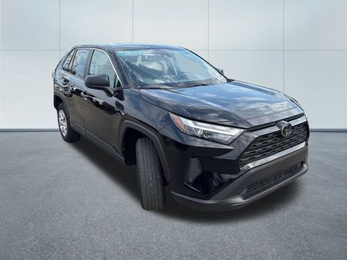 Used 2025 Toyota RAV4 LE AWD/4WD image 5