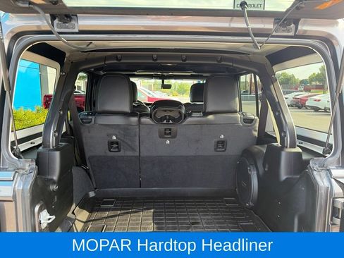 Used 2021 Jeep Wrangler Unlimited Sahara AWD/4WD image 12
