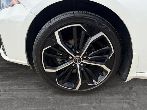 Used 2025 Nissan Altima 2.5 SR w/ SR Premium Package FWD image 9