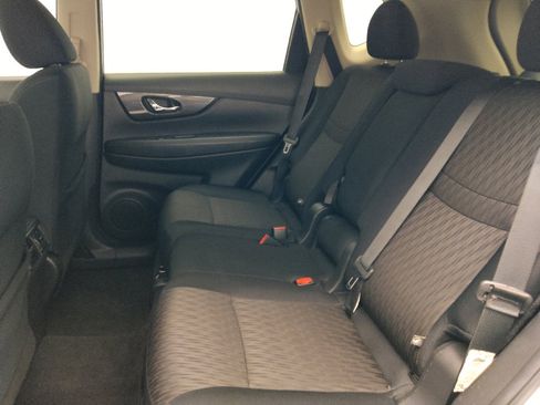 Used 2019 Nissan Rogue SV FWD image 18