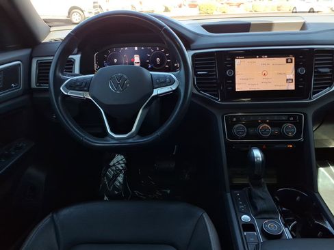 Certified 2020 Volkswagen Atlas Cross Sport SEL Premium image 26