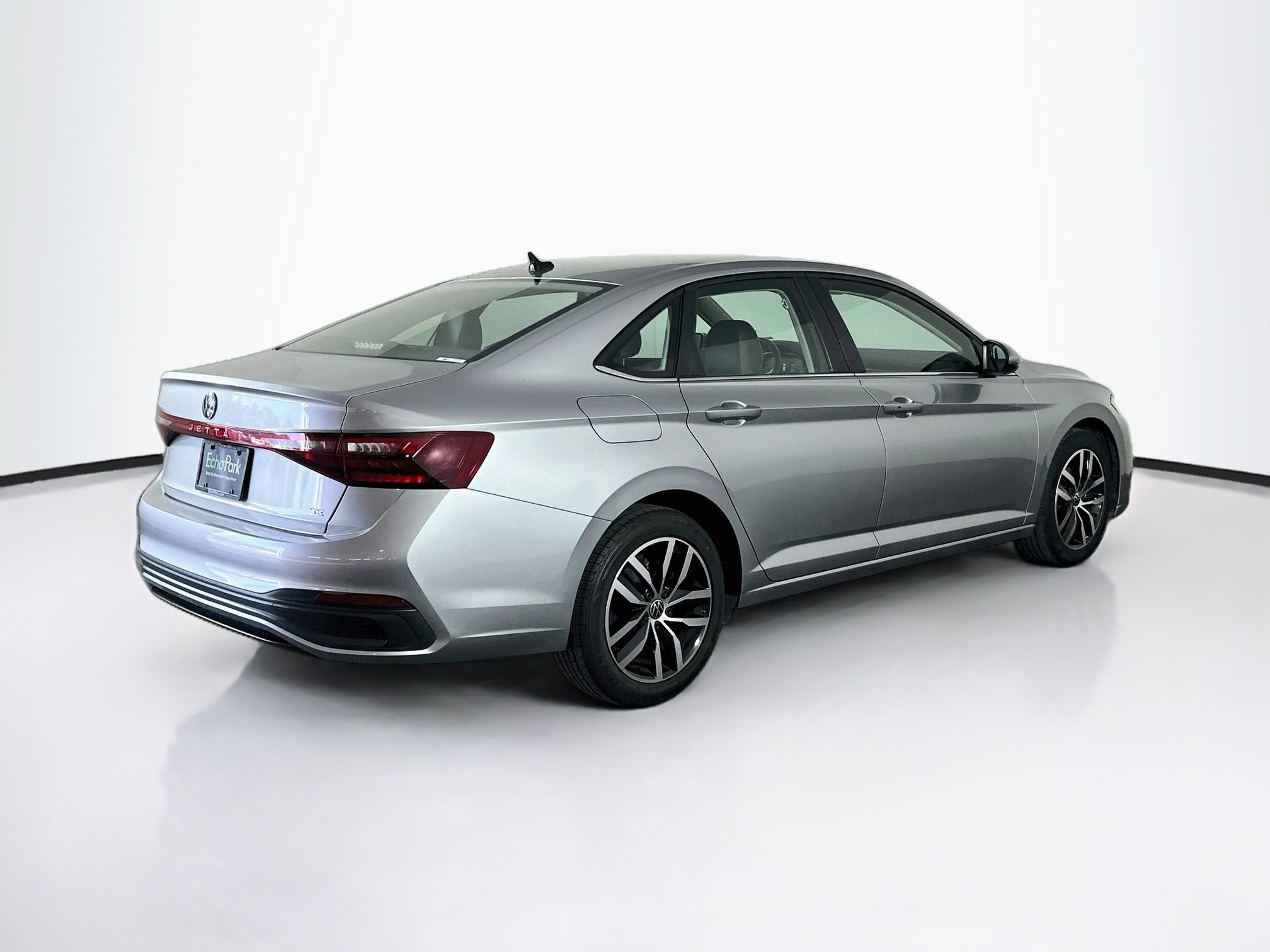 Used 2025 Volkswagen Jetta SE FWD image 9