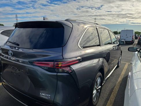 Used 2024 Toyota Sienna Limited AWD/4WD image 7