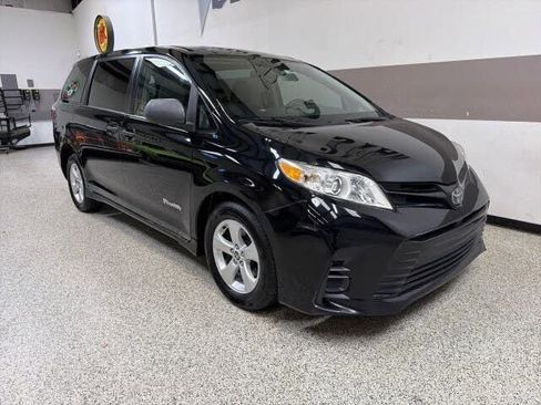 Used 2020 Toyota Sienna L FWD image 29