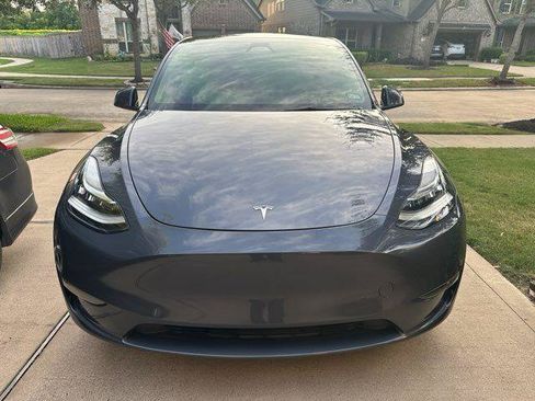 Used 2023 Tesla Model Y Long Range AWD/4WD image 2