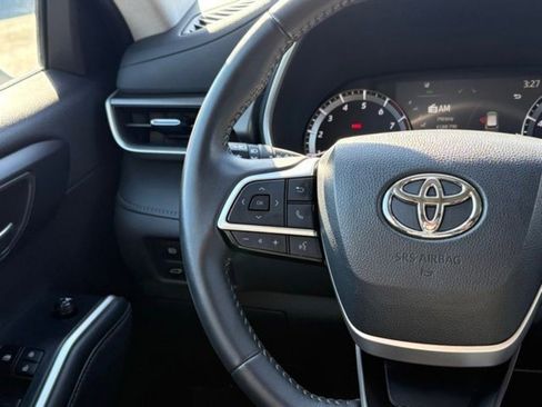 Used 2024 Toyota Highlander XLE image 65