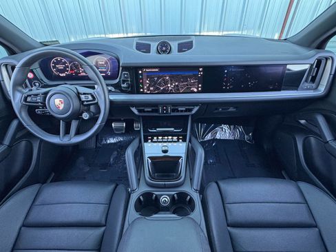 Used 2024 Porsche Cayenne S image 13